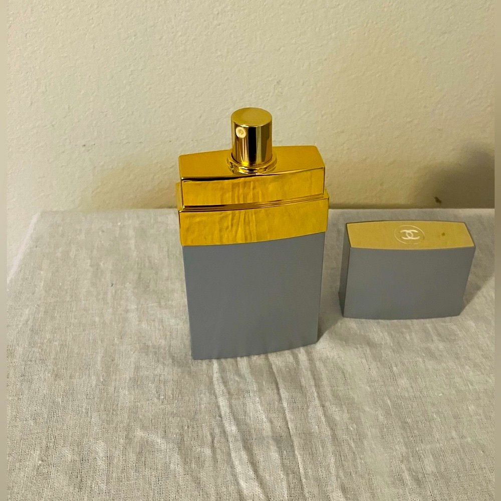 VTG No.19 CHANEL Eau de Parfum Spray Refillable Gray Case RARE 1.7oz 70% Full - Picture 8 of 13